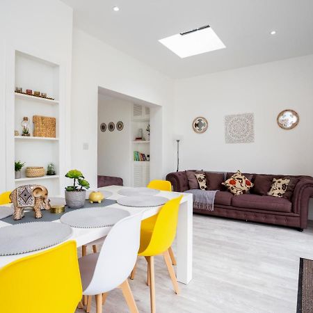 Large Modern Family Home 윈저 외부 사진