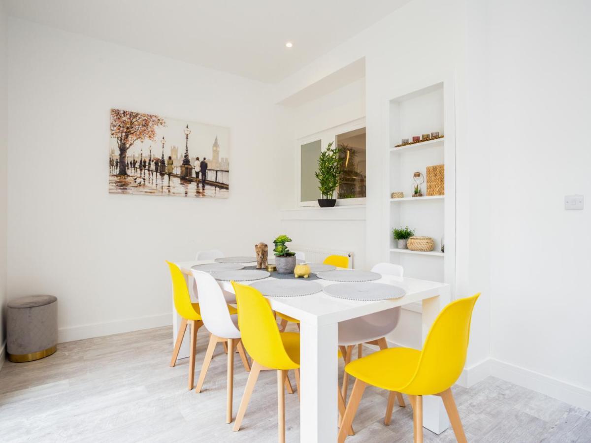 Large Modern Family Home 윈저 외부 사진