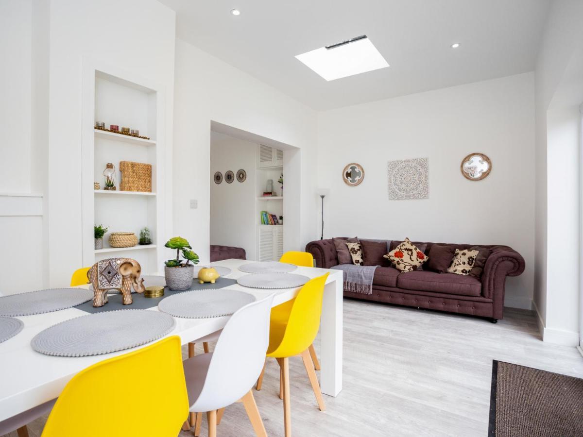 Large Modern Family Home 윈저 외부 사진