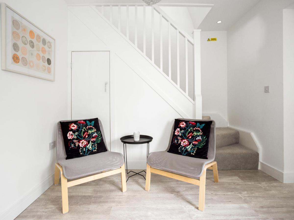 Large Modern Family Home 윈저 외부 사진