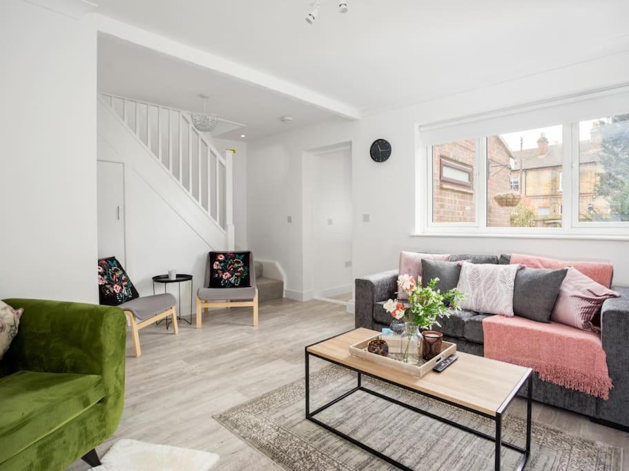 Large Modern Family Home 윈저 외부 사진